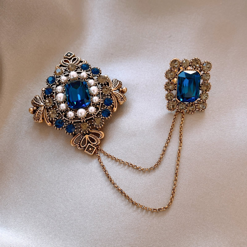 Broche vintage medieval temperamento retro flores de abejas de caballo de corte europea y americana lujo ligero joyas de alta calidad
