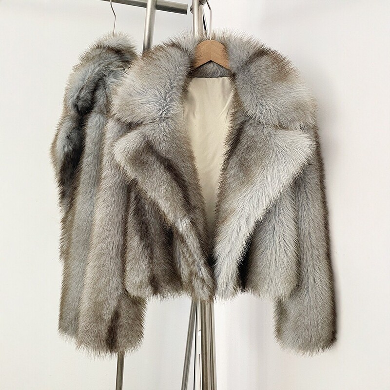 Short Suit Collar Eco-Friendly Faux Fur Coat, Warm and Fashionable, Versatile for Autumn and Winter, New Style Faux Fox Fur Coat for Women