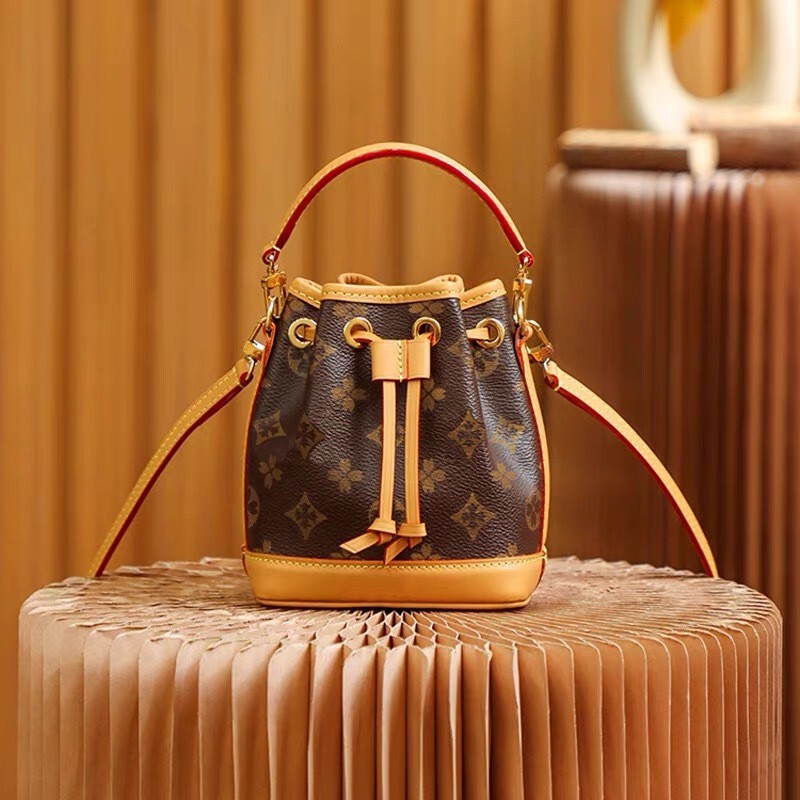 Original with label L bucket bag with NOE chip, 2025 new model, genuine leather, V drawstring shoulder bag, fashionable crossbody handbag with print Original with label L bucket bag with NOE chip, 2025 new model, genuine leather, V drawstring shoulder bag, fashionable crossbody handbag with print