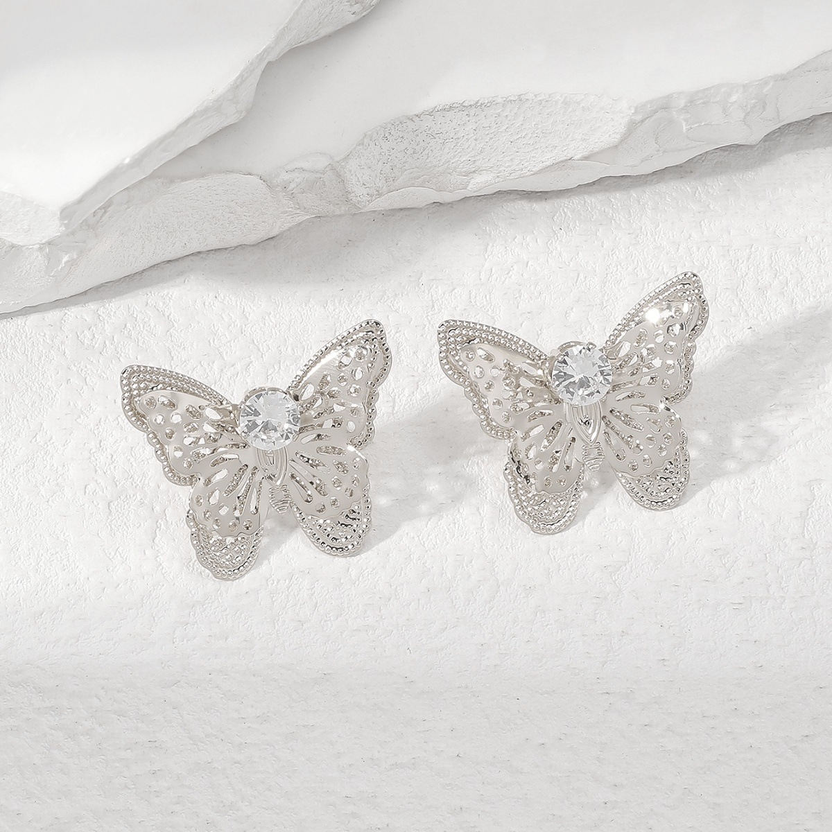 Moda europea y americana nueva mariposa de metal pendientes collares de joyería hip-hop personalidad conjunto de moda para mujeres accesorios exagerados