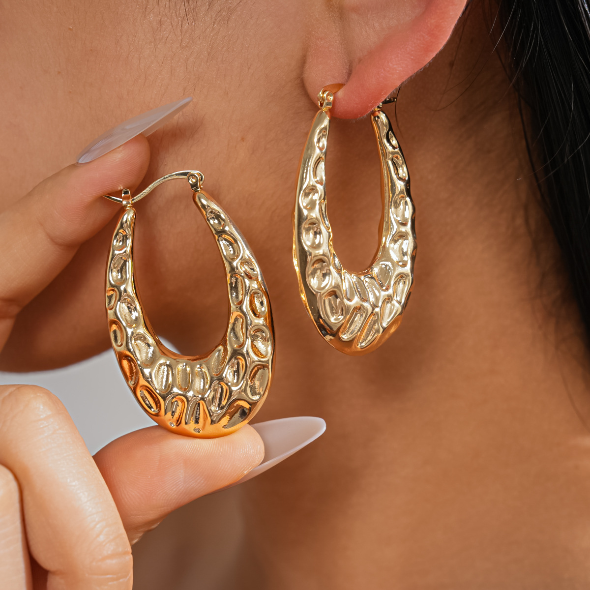 Europa y los Estados Unidos transfronterizos metal plegado en forma de U personalidad exagerada pendientes geométricos nicho de alta sensación orejetas para mujeres