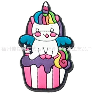 Invierno nuevo colorido unicornio serie agujero Zapatos flor Polaroid Arco Iris pony accesorios para niños transfronteriza en stock