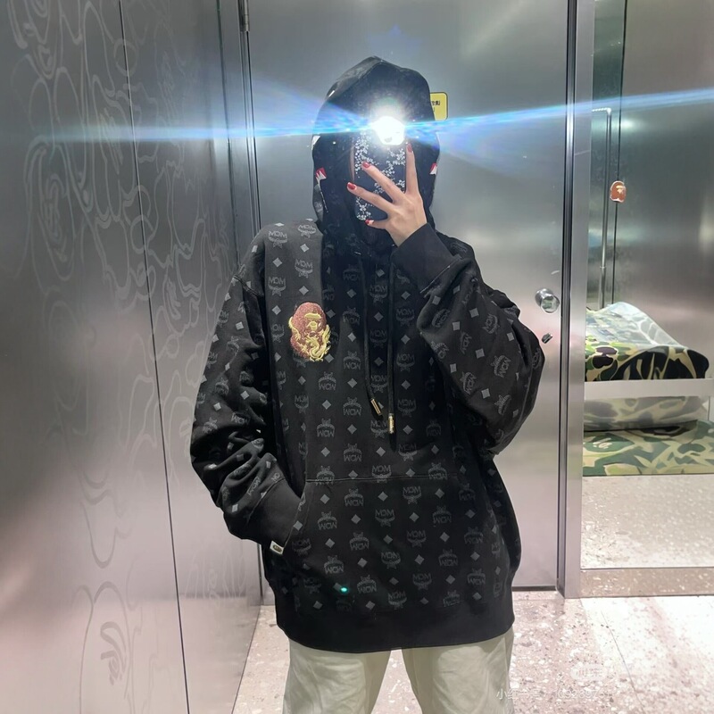 Mcm Collaboration Shark Head Hooded Sweatshirt for Men, Trendy Brand Loose Embroidered Dragon Pattern Jacket, Couple Style Casual Top Mcm Collaboration Shark Head Hooded Sweatshirt for Men, Trendy Brand Loose Embroidered Dragon Pattern Jacket, Couple Style Casual Top