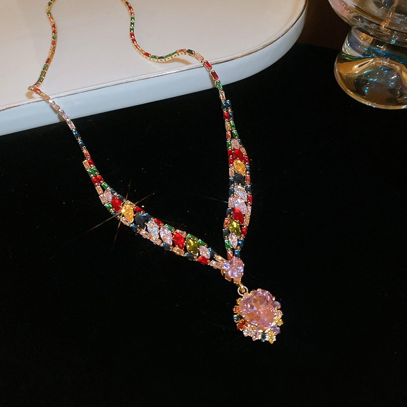 Juego de pendientes de collar con colgante de amor de circón Exquisito temperamento de moda súper brillante cadena de clavícula de lujo ligero collar de alta gama