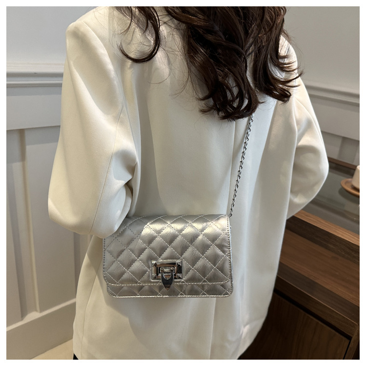 The diamond-patterned embroidered thread fashionable and elegant lock buckle elegant small bag for women's 2024 autumn new style versatile ins crossbody bag for women undefined