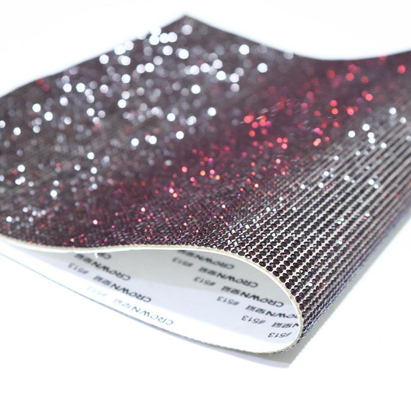 Los fabricantes venden al por mayor agua de vidrio, pegatinas de diamantes, adhesivos, taladros en caliente, piezas de diamantes decorativas para automóviles autoadhesivas, accesorios de joyería de bricolaje, taladros