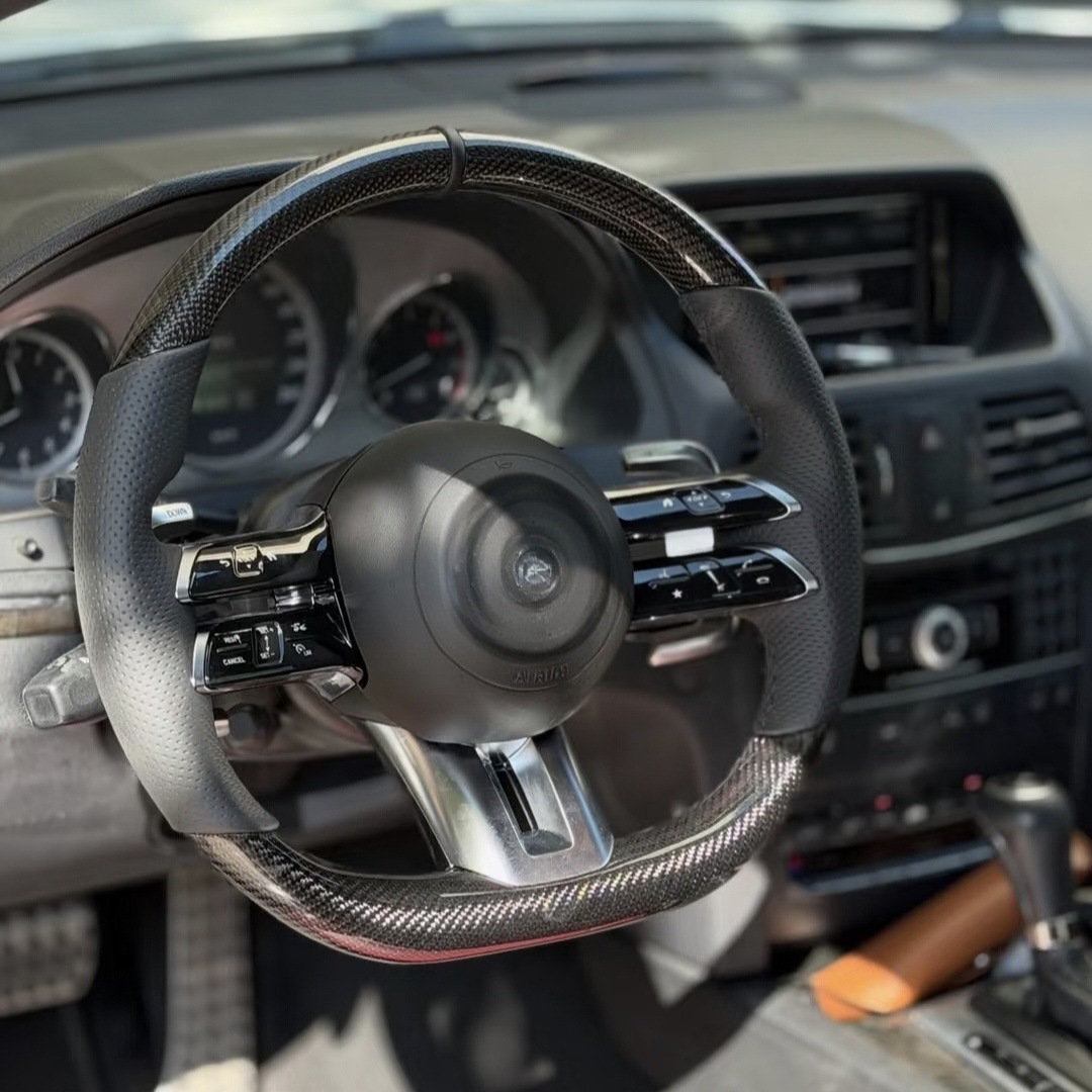 Suitable for Mercedes-Benz Amg Sports Steering Wheel with Genuine Leather and Multi-Function Buttons, Modified and Upgraded, Directly Supplied by the Manufacturer