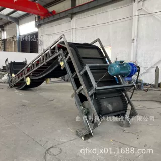 黑色橡胶裙边格挡石英砂皮带输送机 水平爬坡大角度输送机