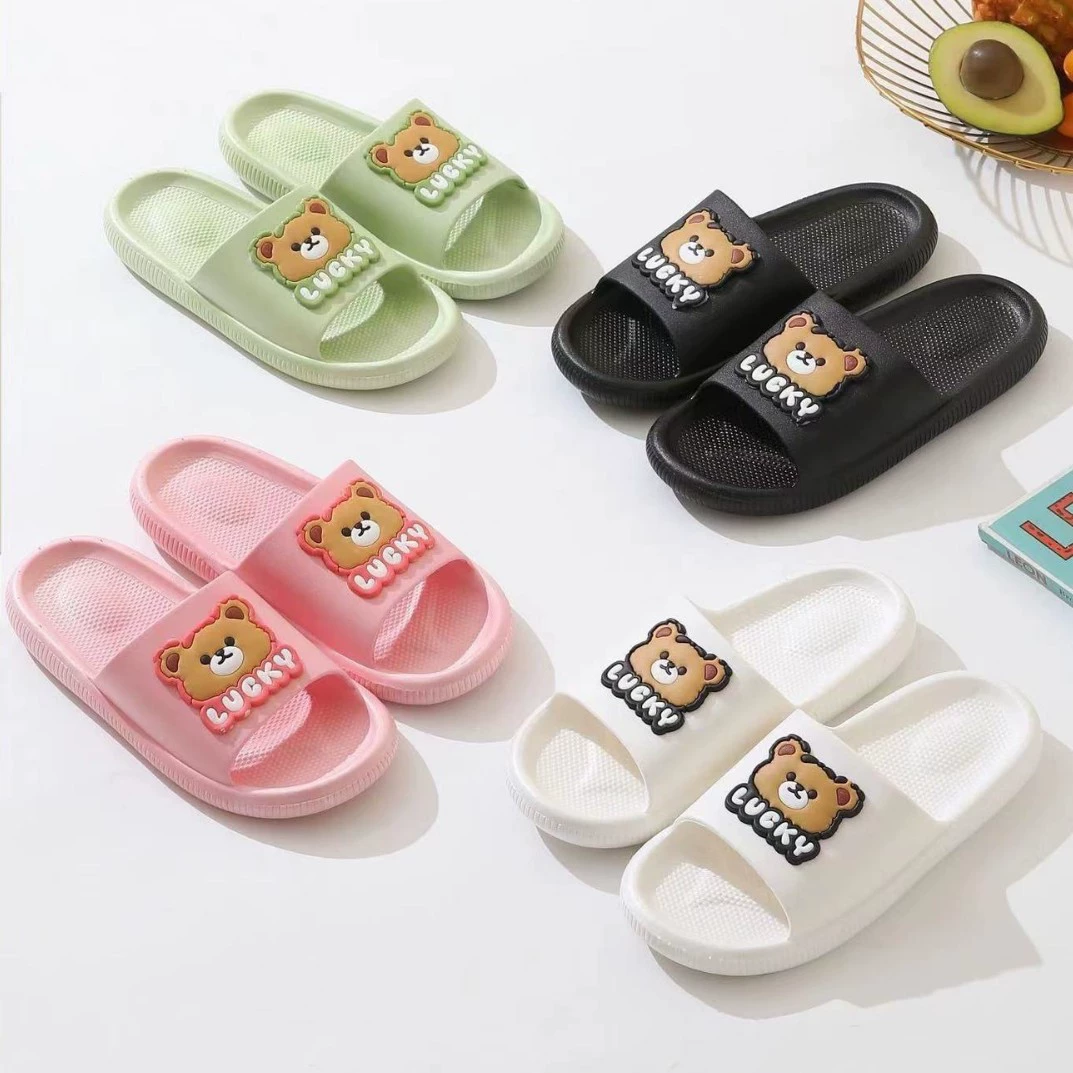 Электронной коммерции Lucky Lucky Bear перетаскивает противоскользящий дом в ванной комнате, холодные тапочки