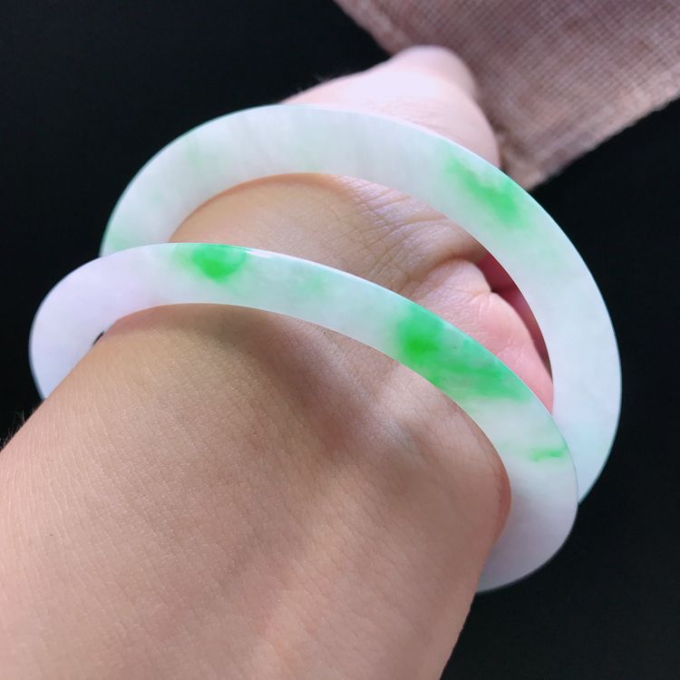 Vòng tay ngọc bích Miến Điện tự nhiên dáng tròn mỏng màu xanh trắng băng sáp chi tiết 4