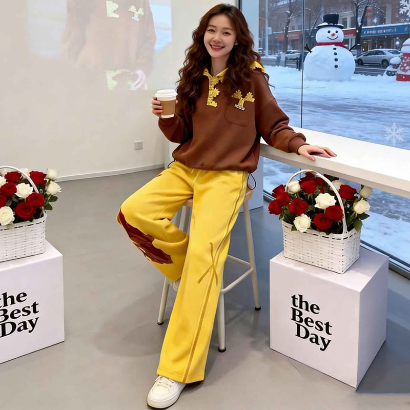 Playful and Cute Casual Sports Suit for Women 2026 Spring Lively and Youthful Stylish Sweatshirt Yellow Wide-Leg Pants Two-Piece Set