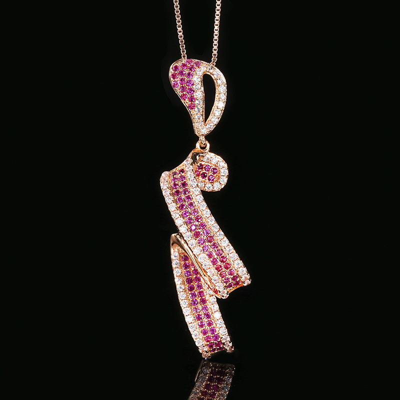 2025 nuevo estilo Zhuangsheng joyería fondo de cobre chapado en oro simulación corindón rojo diseño conjunto de oro rosa al por mayor