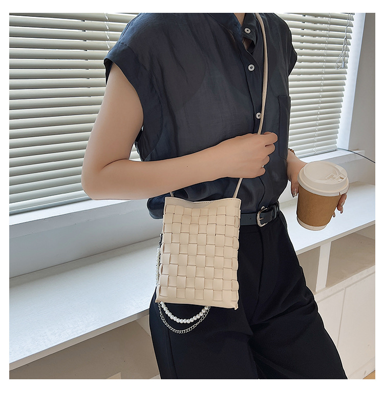 Women's Small Pu Leather Solid Color Fashion Square Magnetic Buckle Crossbody Bag display picture 6