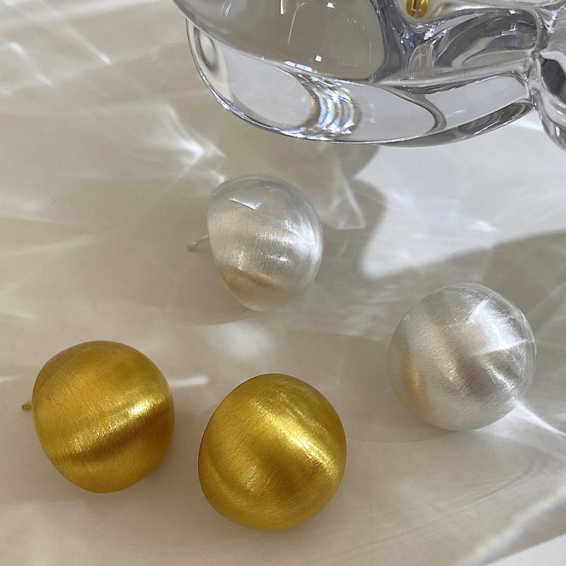 おしゃれでシンプルな金属の糸を引く丸いピアスの独特なデザインの高級なお母さんの金の金色のイヤリングの女性の小衆の耳飾り|undefined