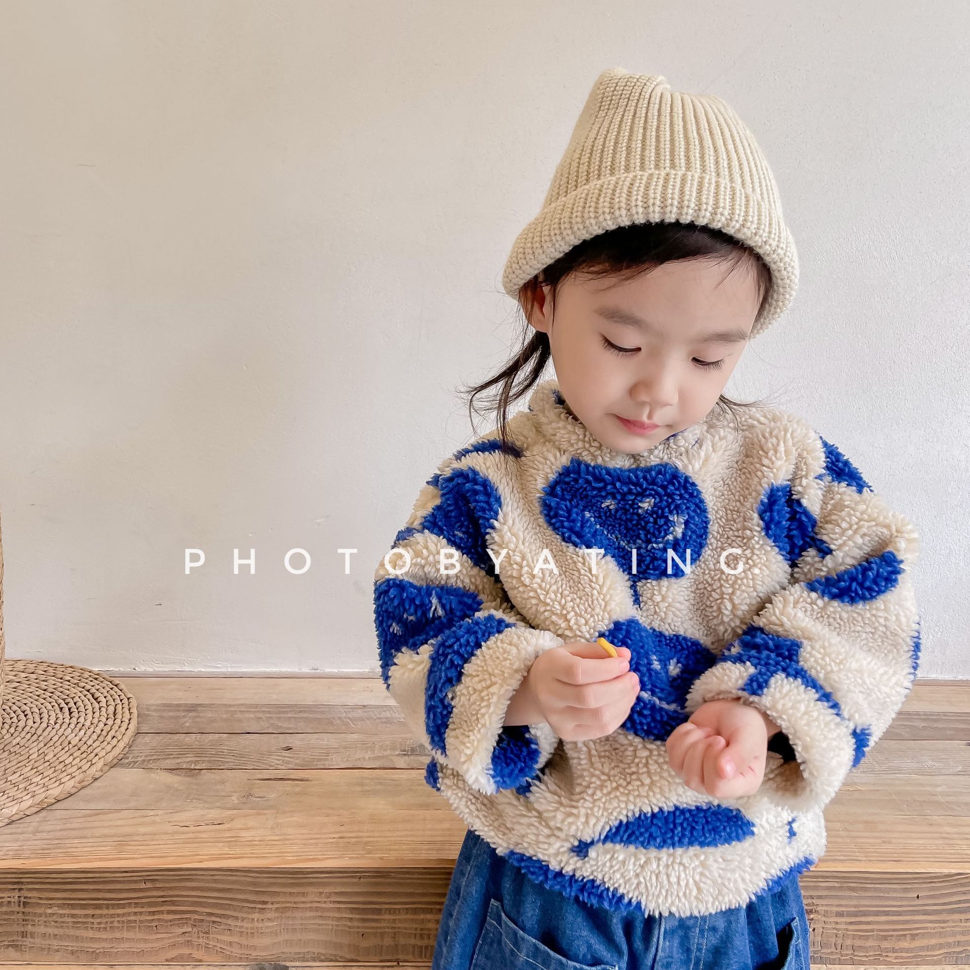 2023 Children's Autumn/Winter New Fashion, Korean Style Lamb Wool Embroidered Sweatshirt for Girls, Item No. 21809