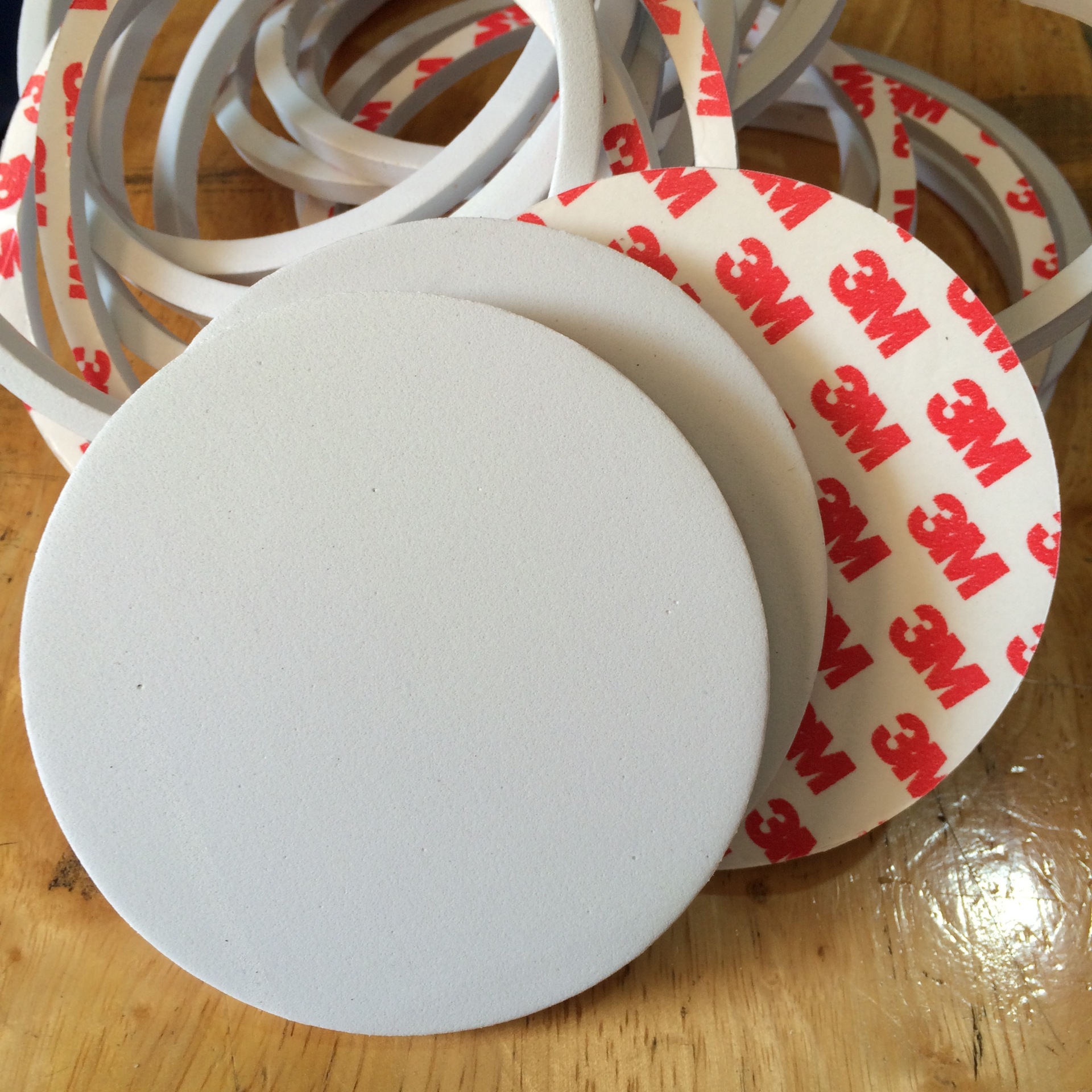 供应强粘型 玩具双面胶贴工艺品双面胶 汽车香水底座双面胶贴