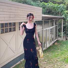 复古印花露背吊带连衣裙女夏季修身荷叶边长裙显身材收腰鱼尾裙子