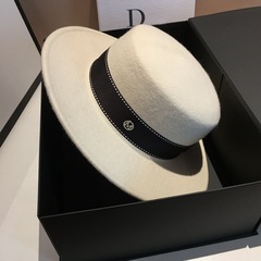 新作の白い秋冬の平頂のウールです。