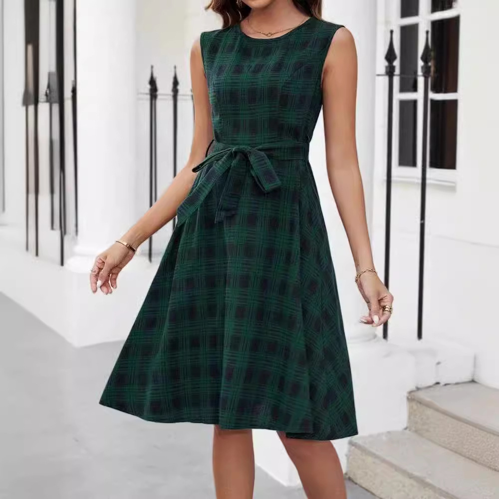 Summer elegant dress with sleeves sleevless with a round collar