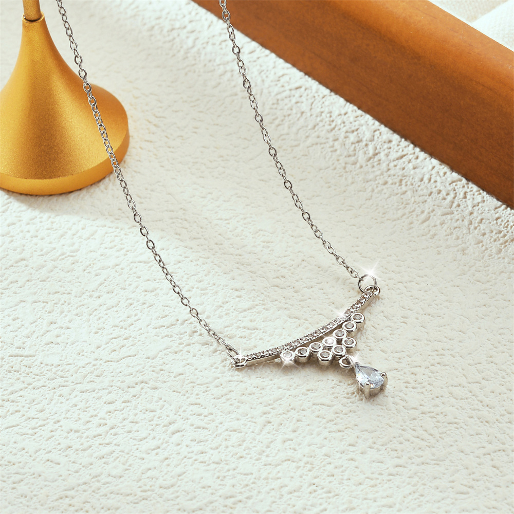 Collar de acero de titanio para mujeres simple y versátil estilo ligero de lujo nicho diseño de alta calidad no decoloración joyería de cadena de clavícula al por mayor
