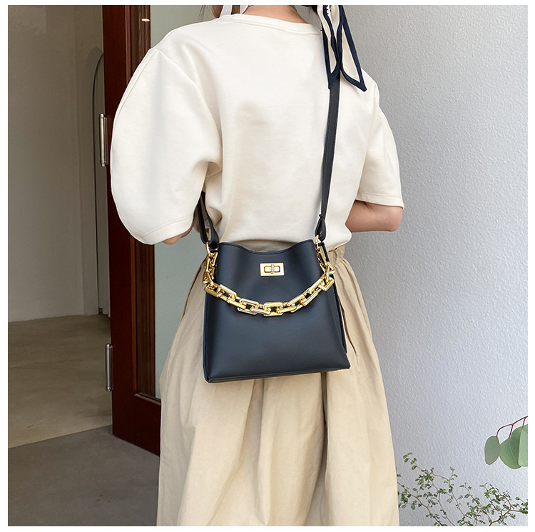 Fashion Solid Color Thick Chain Shoulder Messenger Portable Bag Wholesale display picture 19