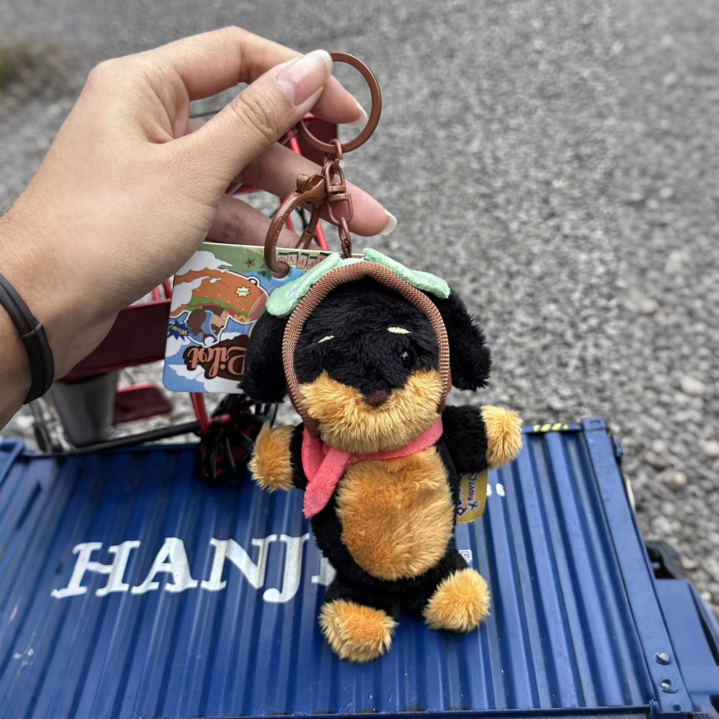 Tercera generación de papes salchicha perro-ace piloto shaker llamado peluche colgante divertido perrito llavero