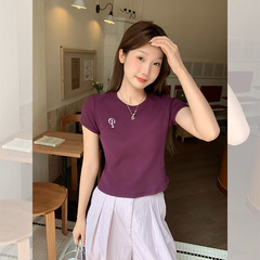 ラウンドネック、右肩刺繍デザイン、女性用半袖Tシャツ、2025年夏新作、スリムフィット、万能ショートトップ