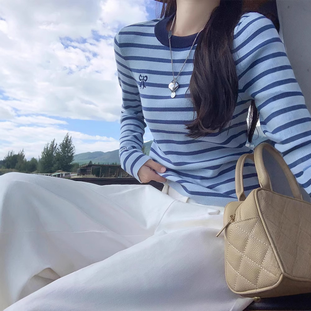 Versatile Round Neck Blue Striped Slim Fit Base Layer Sweater for Women 2025 Autumn New Slimming Knit Top