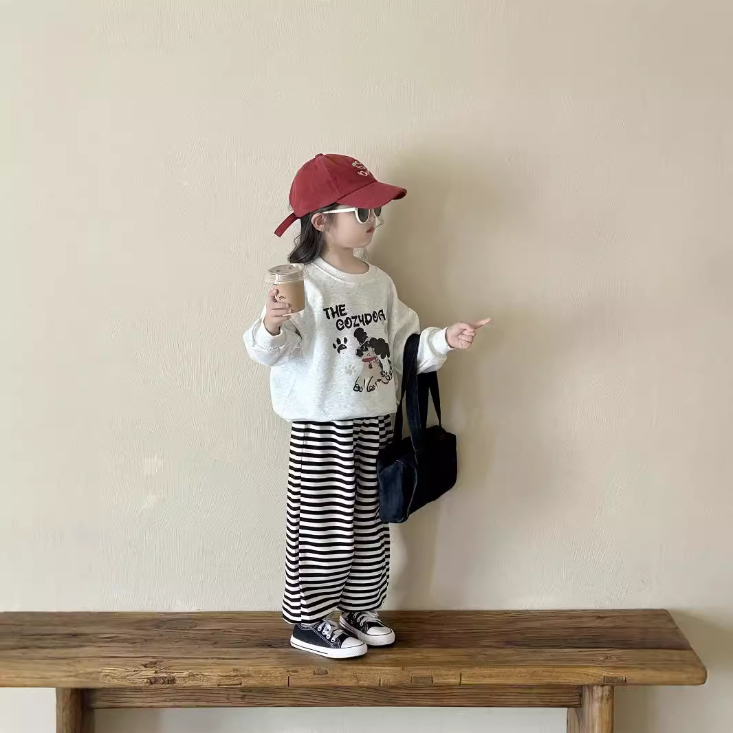 Korean style children's sweatshirt, 2025 spring and autumn new style, cartoon top, casual sports striped sweatpants for toddlers.