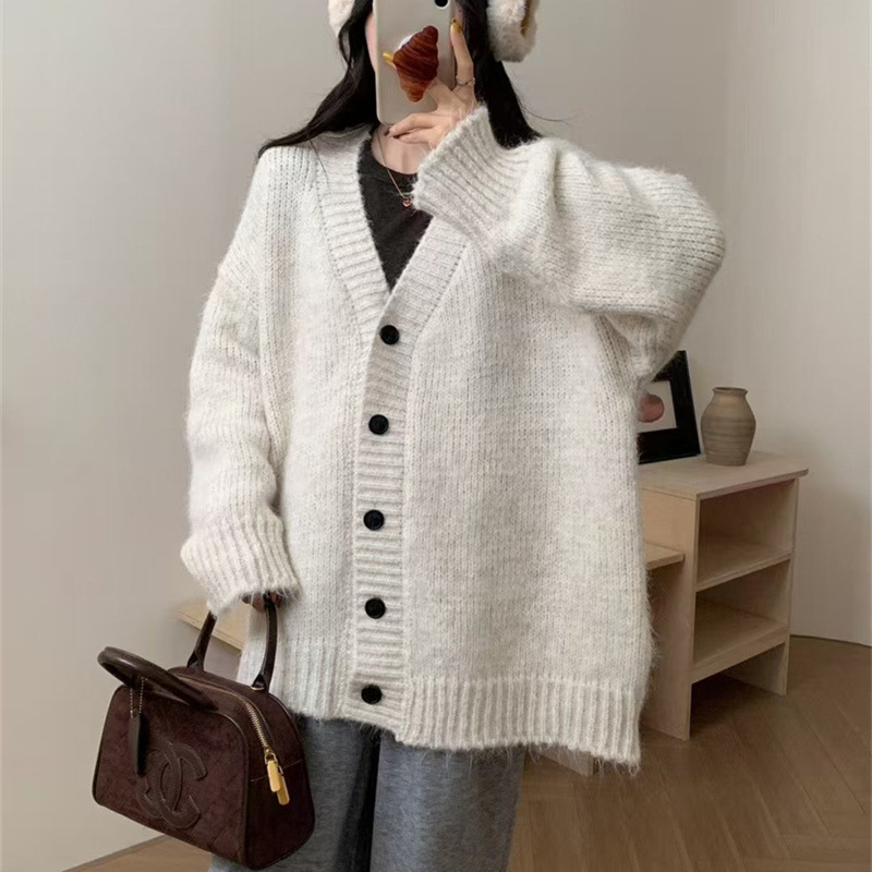 ミディアムセーターのコートの女性2024秋冬の新商品はゆったりしていて、怠惰な風を着てニットのカーディガンの上着を厚くします。|undefined