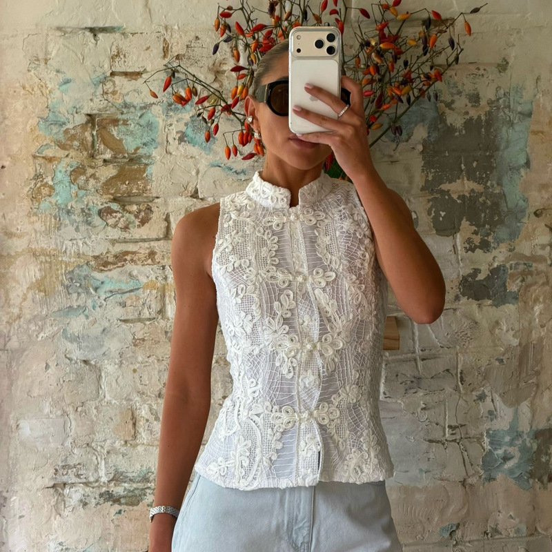 New Chinese-Style Stand-Collar Sleeveless Lace Top with Textured Jacquard, Waist-Cinching Slimming Shirt with Stylish Button Design, Cardigan New Chinese-Style Stand-Collar Sleeveless Lace Top with Textured Jacquard, Waist-Cinching Slimming Shirt with Stylish Button Design, Cardigan