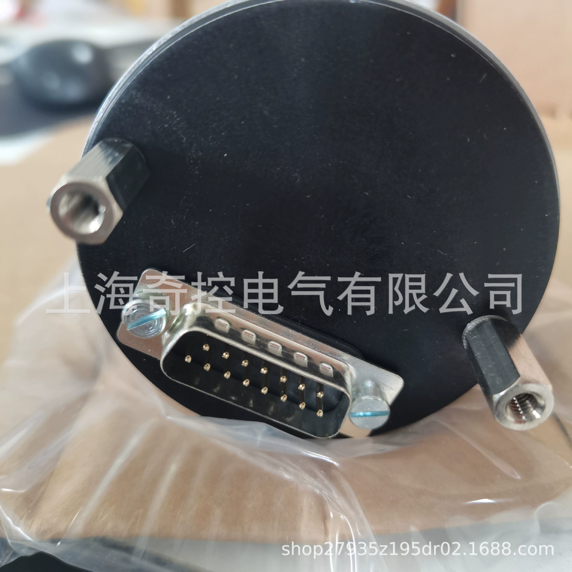 Линейный датчик смещения IW253/100-0,5-KFN-KHN TWK