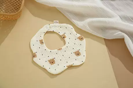 Dian dian winnie (petal bib)