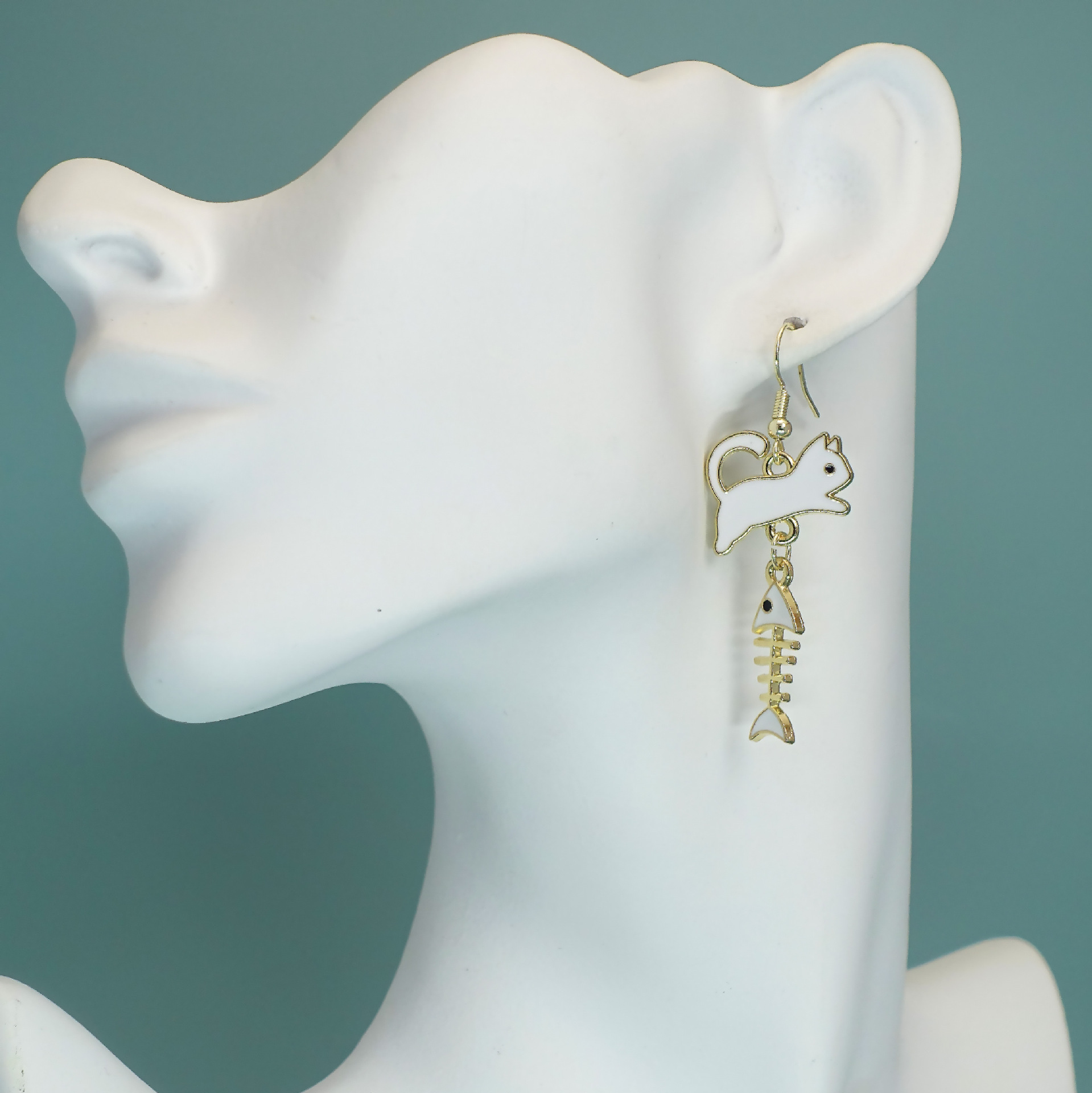 Alloy Material Cat, Fish Bone Pattern Unisex Gender Enamel Design 1 Pair Cute Streetwear Cat Fish Bone Enamel Alloy 14K Gold Plated Drop Earrings