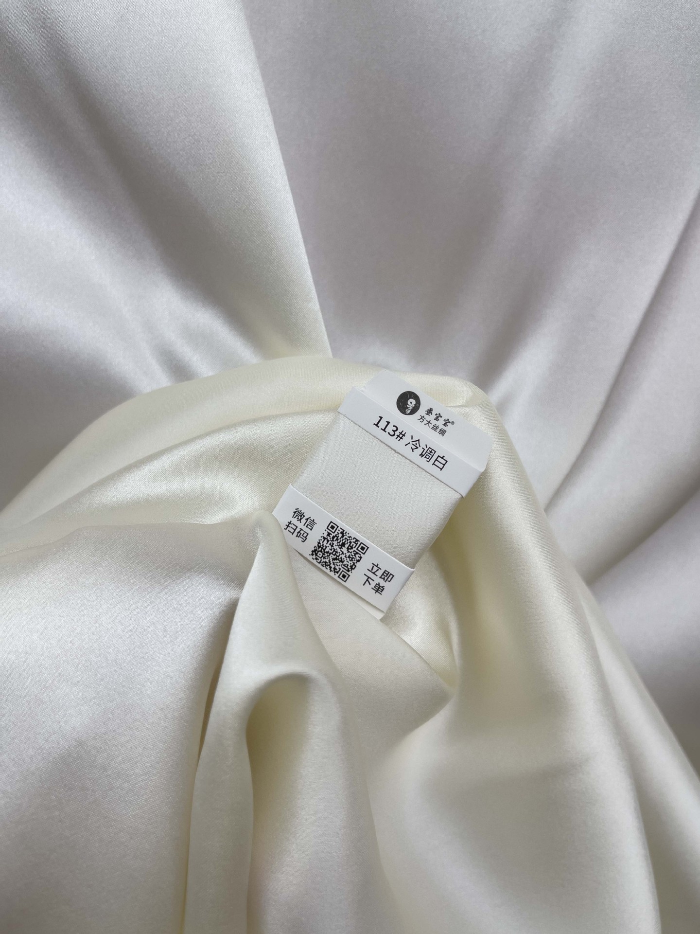 Oferta especial tela de seda satinada crepé simple 19 Mmi 114 piezas 100 tela de seda de morera funda de almohada cheongsam máscara para los ojos