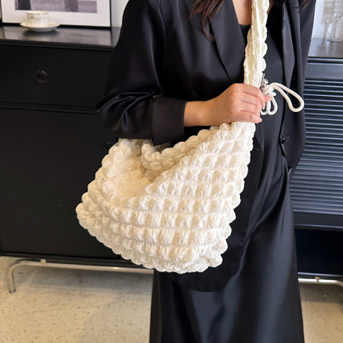 New Pleated Cloud Big Bag Casual Versatile Large Capacity Shoulder Bag Niche Seersucker Crossbody Bag