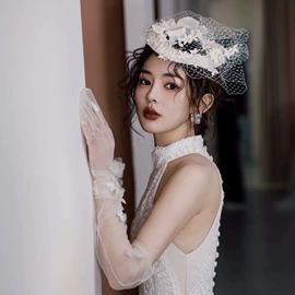 发夹;头纱;发带