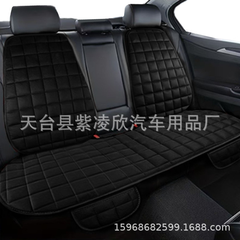 冬の自動車座布団に背もたれのない方眼刺繍のぬいぐるみは保温を免除して、前後に一枚のシートクッションを並べます。|undefined