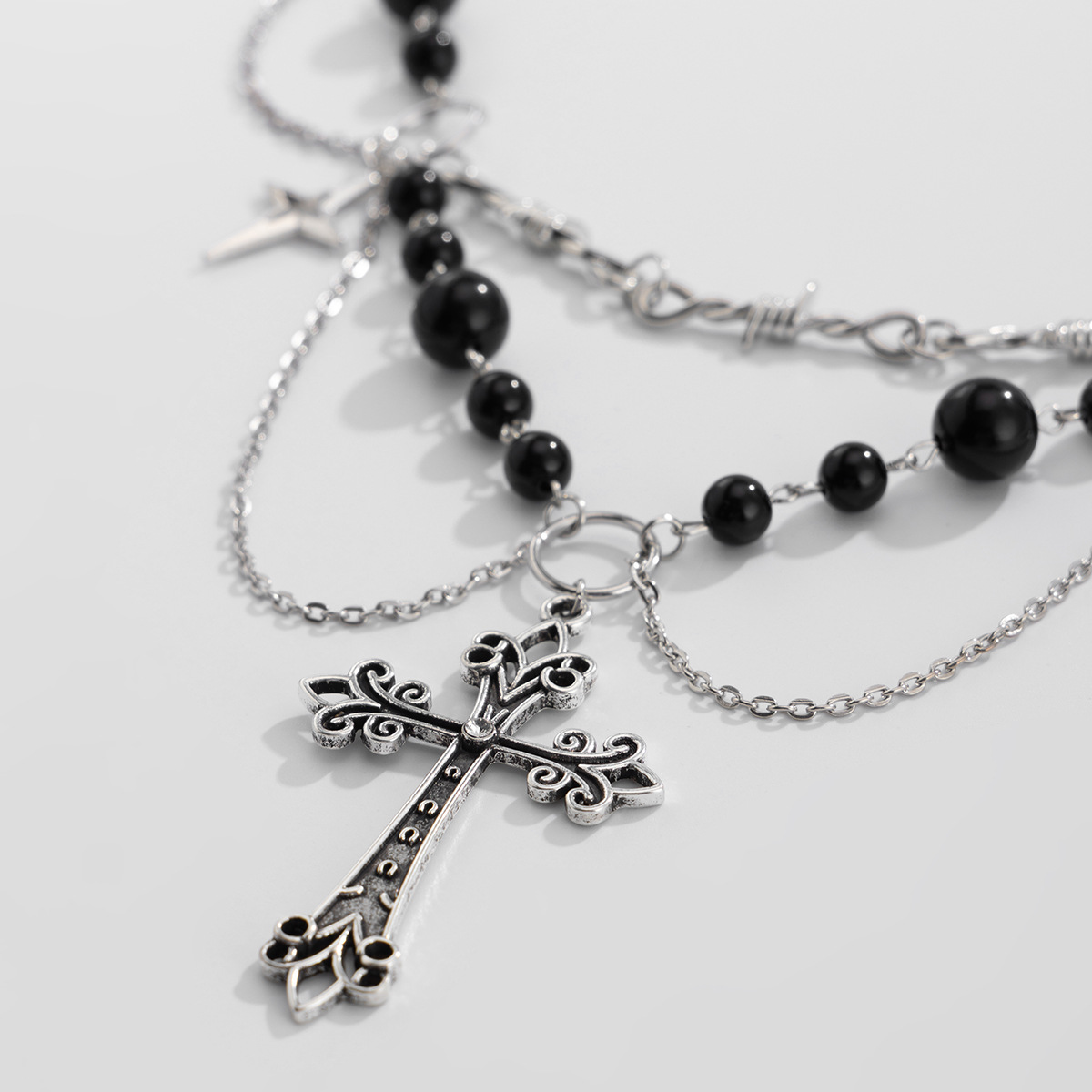 Collana a strati con croce e perle design elegante_voghion.com