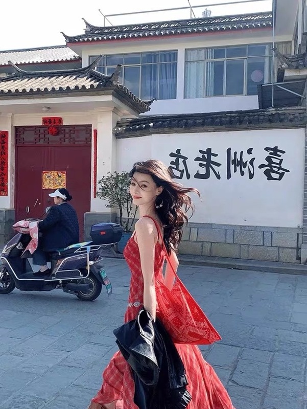云南新疆沙漠度假穿搭复古红色格子吊带连衣裙女夏季收腰大摆长裙|undefined