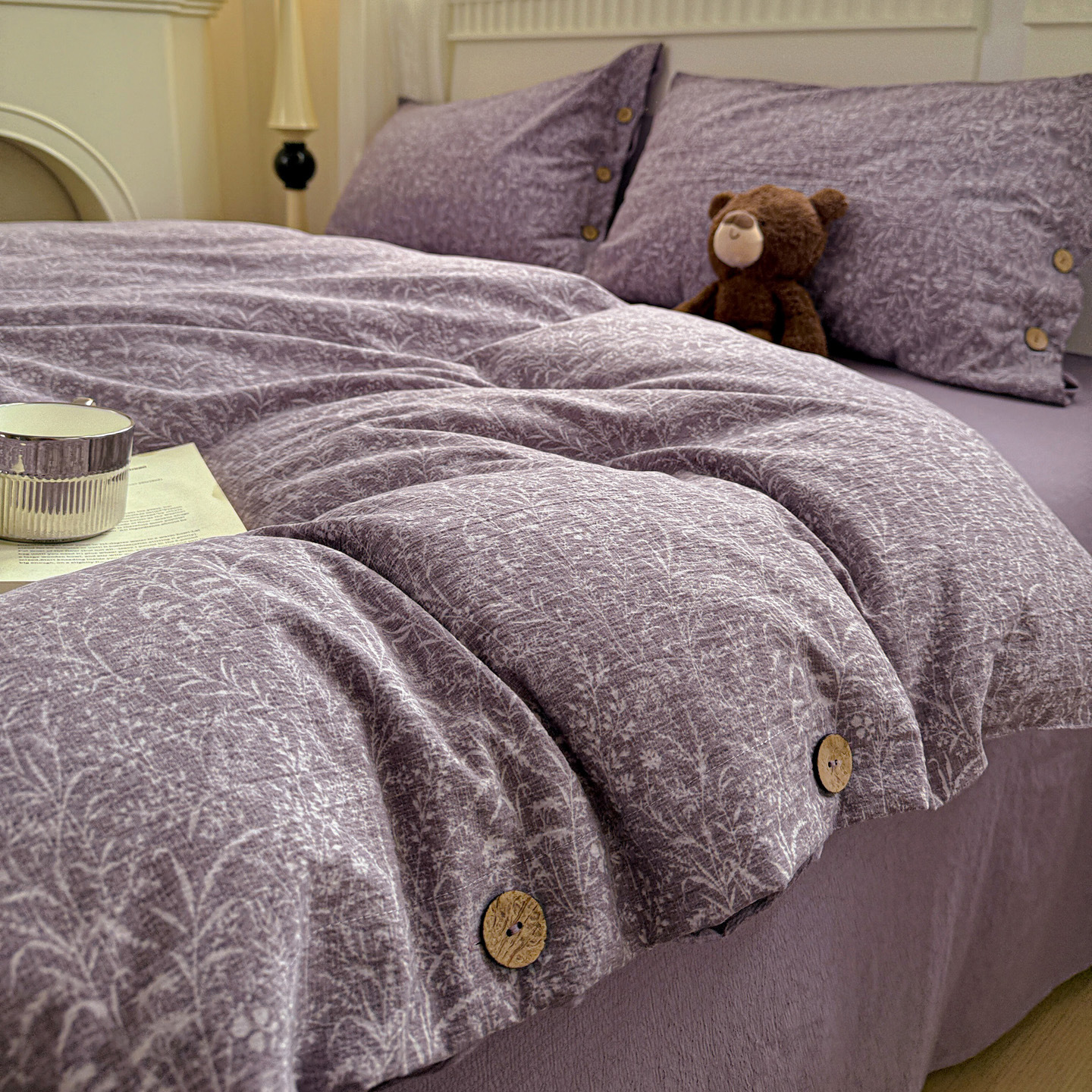 Classe A algodón bruto lino de cuatro piezas retrógrado botones de flores sábanas de algodón cubierta de cama de tres piezas conjunto de ropa de cama