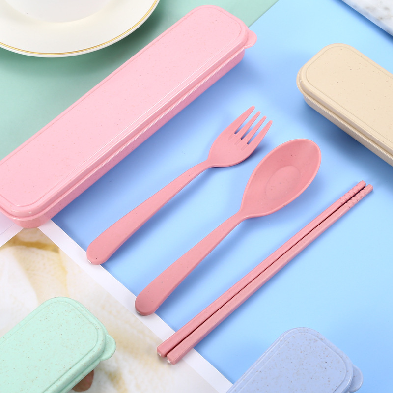 cubiertos portátiles personalizados paja de trigo portátil tenedor de tres piezas conjunto de cubiertos portátiles al aire libre embalaje de regalo