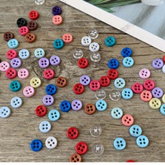 ベビー服アクセサリーボタンベビーアクセサリー材料超小型ミニプラスチックエッジ付き 4 眼ボタン