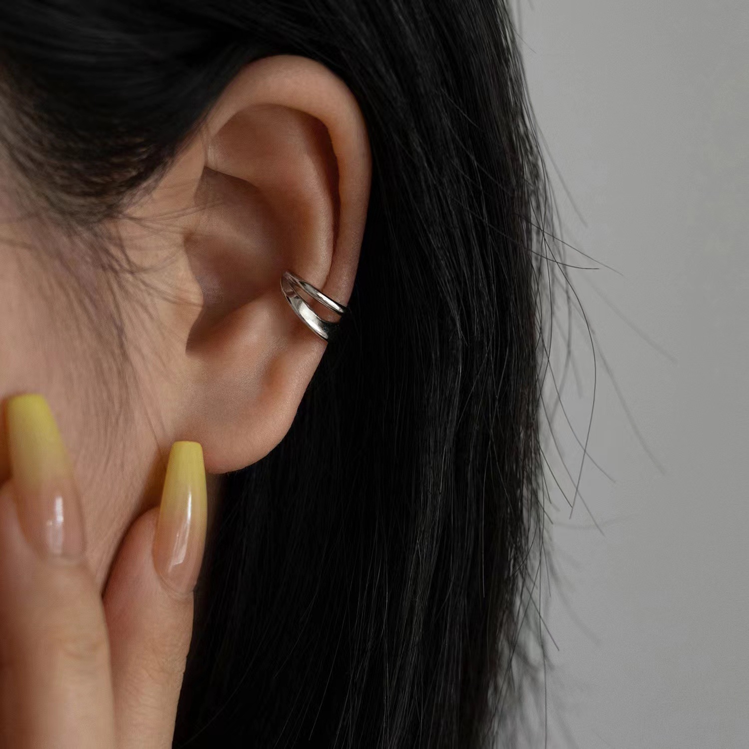 French C de doble capa sin orejas perforadas Pendientes simples ins femeninos Pendientes de oreja de viento frío Pendientes de sentido avanzado Nuevo