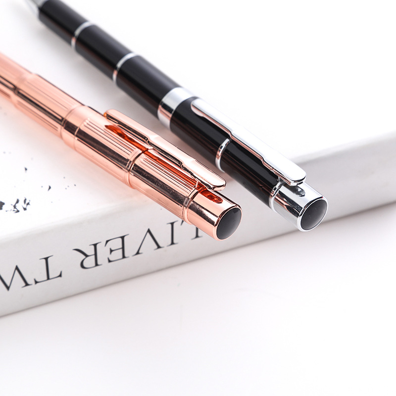 Fábrica en stock pluma de metal al por mayor pluma de regalo de gama alta pluma de bolígrafo de sensación pesada pluma de publicidad de negocios pluma de firma de diseño