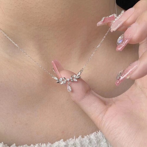 Titanium Steel Water Drop Ear of Wheat Necklace for Girls, Lightweight Luxury Osmanthus Branch Design, Elegant Clavicle Chain, Same Style as Xiaohongshu (Little Red Book), Necklaces