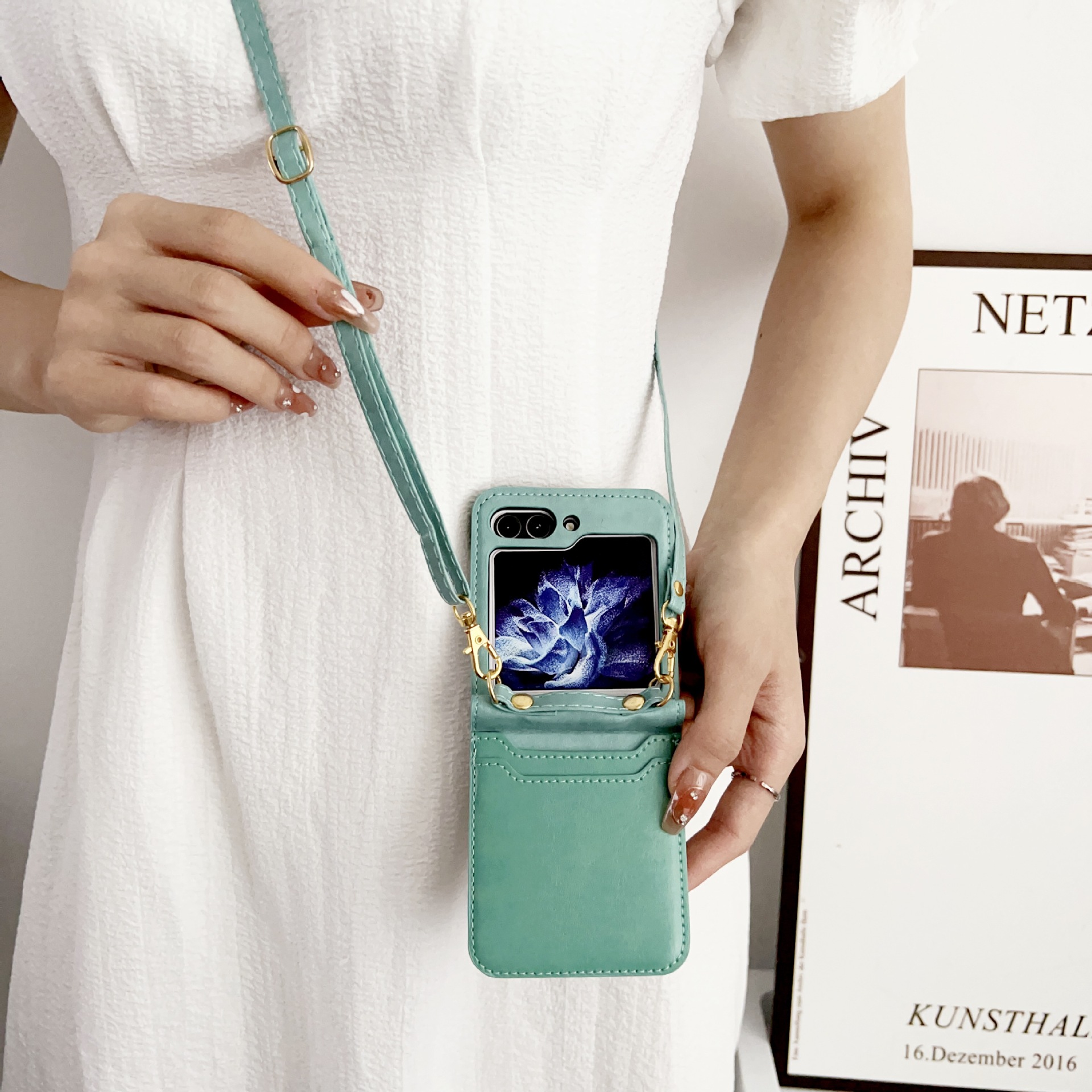 Suitable for Samsung ZFlip5 color blocking glossy card ZFLIP3/4 diagonal hanging rope fashion socialite foldable phone_voghion.com