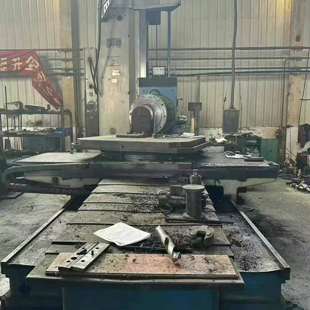 处理二手沈机TX6113A-2卧式镗床主轴直径130主轴转速:6.6-755rpm