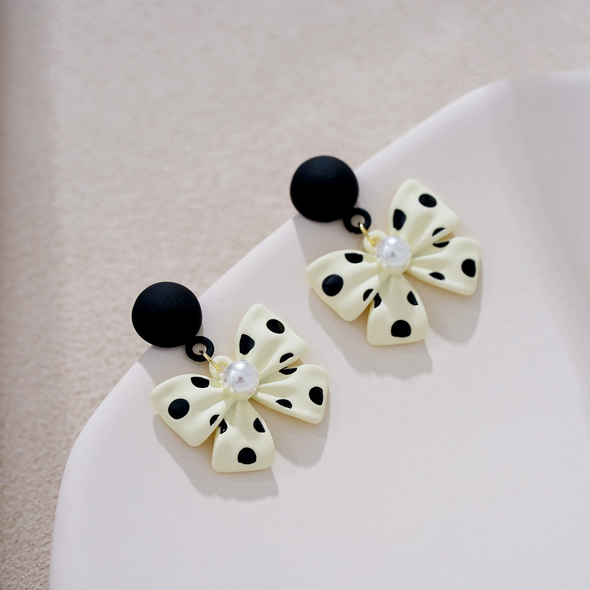 Spray Paint Design Silver, Black Color Korean Fashion Simple Spray Paint Feminine Milky White Dot Bow Earrings