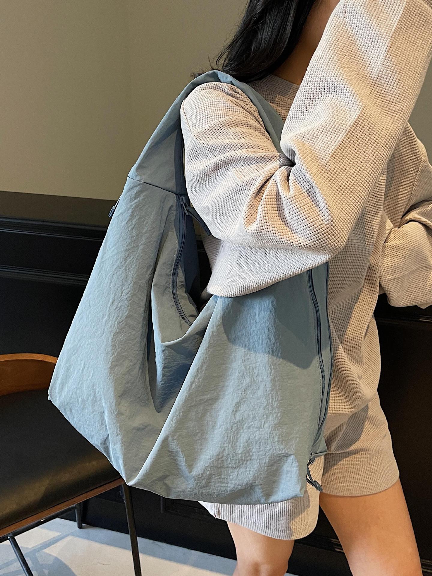 Bolso de axila de estilo explosivo de comercio exterior para mujer de gran capacidad 2025 nuevo bolso de hombro casual de tela de nailon bolso de moda simple